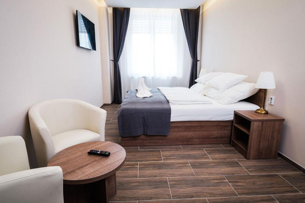 MP hotel room 1